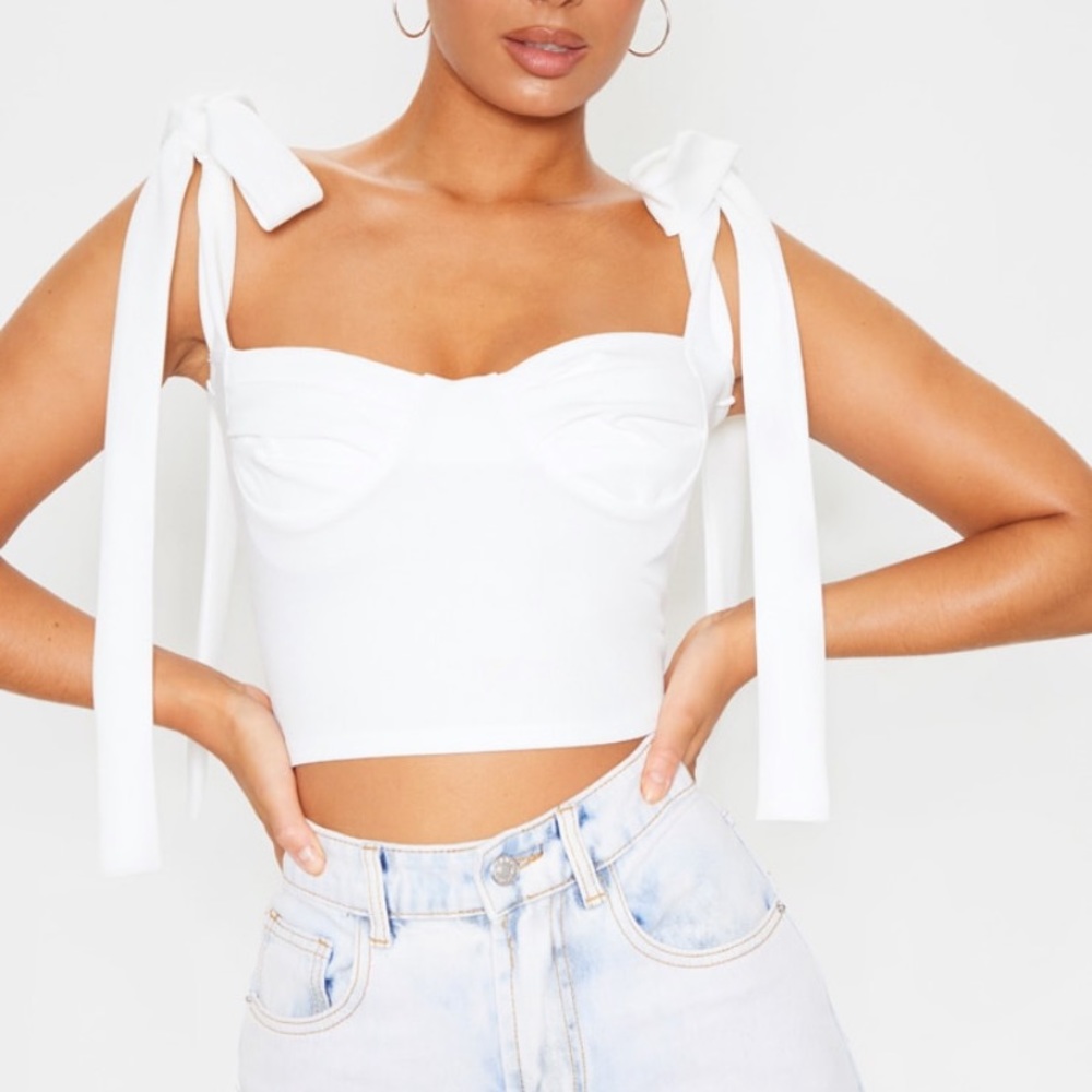 🔷 White Cup Detail Tie Strap Crop Top